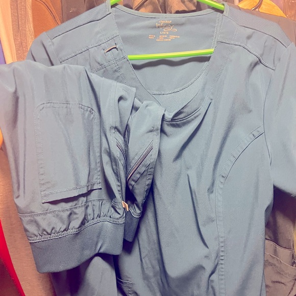 Women’s scrubs all in excellent condition!
Most size large,sketchers set is XL - Picture 5 of 13